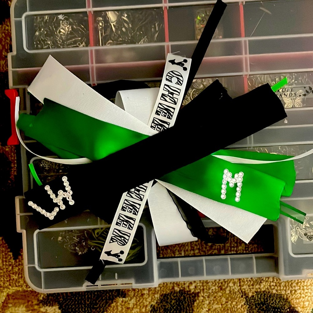 Cheer bow for backpacks